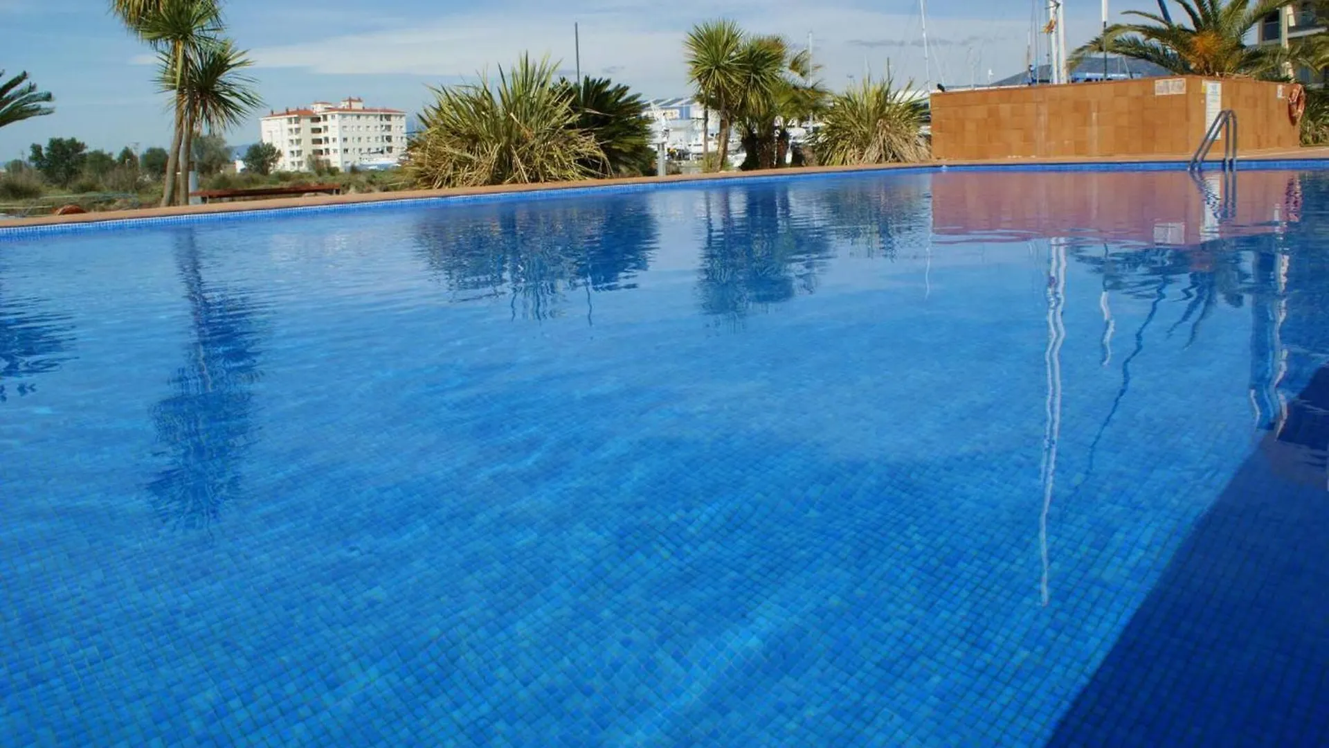 Precioso Apartamento En Complejo De Al Standing Roses Spain