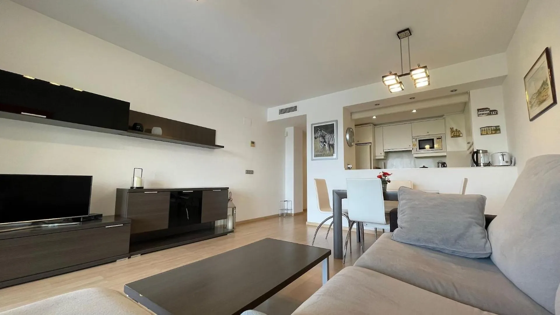 Precioso Apartamento En Complejo De Al Standing Roses Apartment