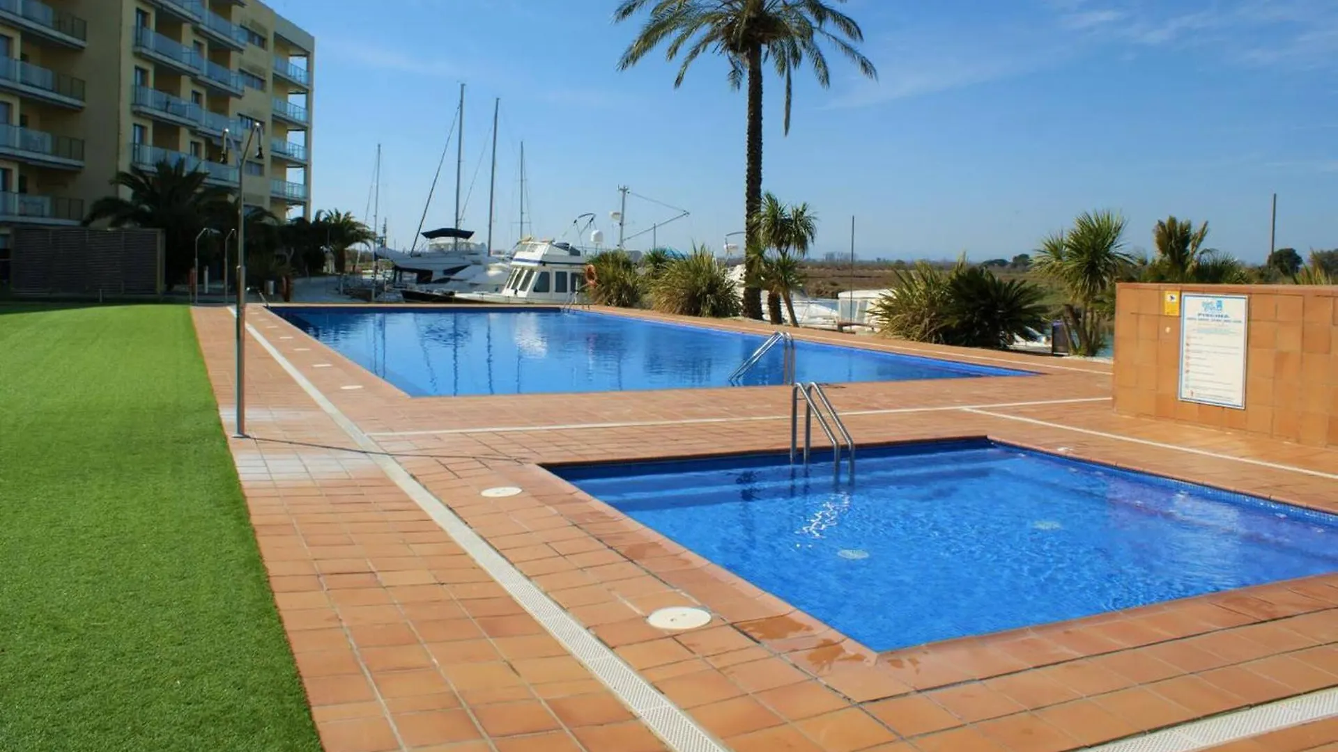 Precioso Apartamento En Complejo De Al Standing Roses