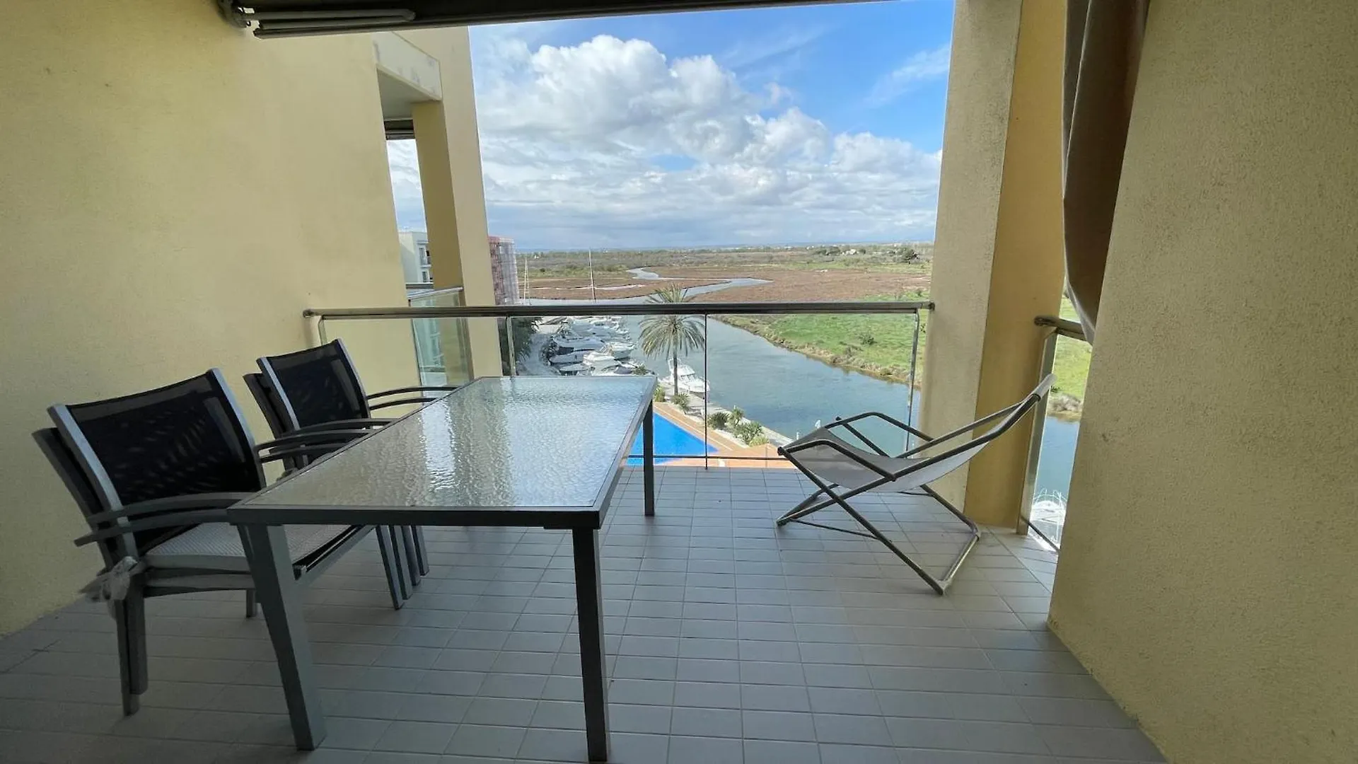 Precioso Apartamento En Complejo De Al Standing Roses 0*,